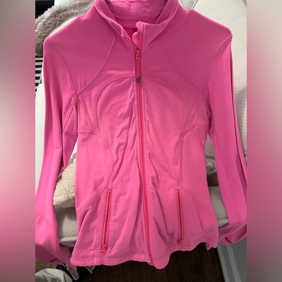 タグ付け LULULEMON サイズM ピンク ジッパー付き